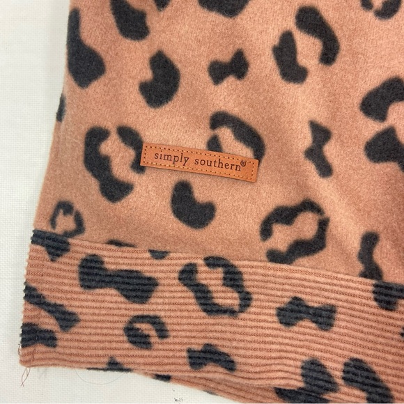 Simply Southern Leo leopard loose turtleneck top drop shoulders. One size - Picture 4 of 8